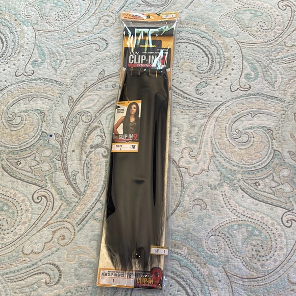 LUV black clip in extensions - Picture 1 of 5